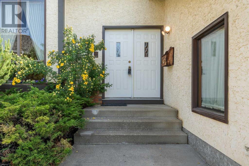 Single Family House for Sale in  Woodbriar Place SW Woodbine Calgary 