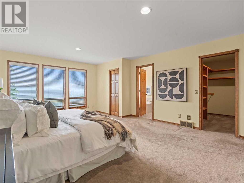 Single Family House for Sale in  Woodhaven Crescent SW Woodbine Calgary 