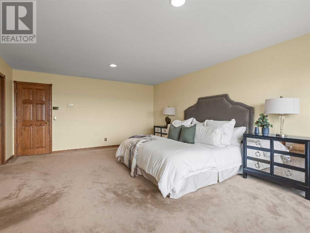 Single Family House for Sale in  Woodhaven Crescent SW Woodbine Calgary 