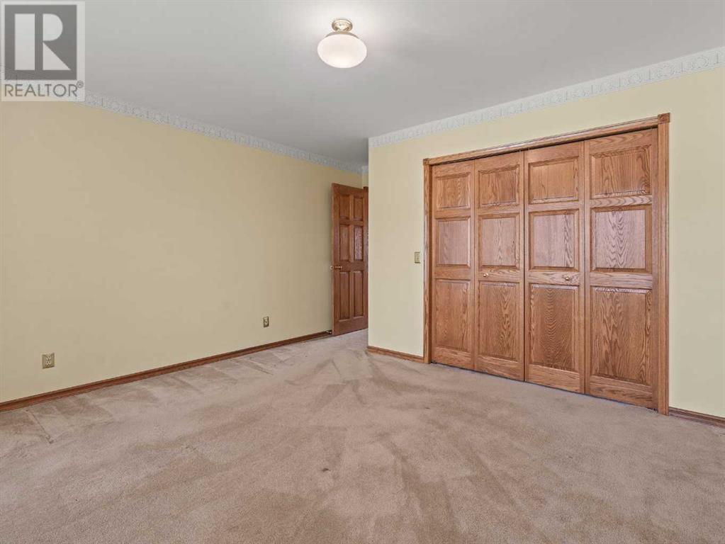 Single Family House for Sale in  Woodhaven Crescent SW Woodbine Calgary 