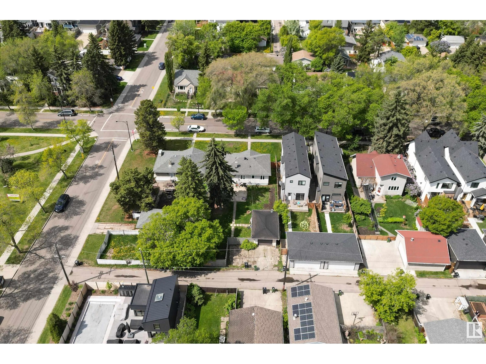 Photo 7 of 10403 10407 144 St Nw, Edmonton AB