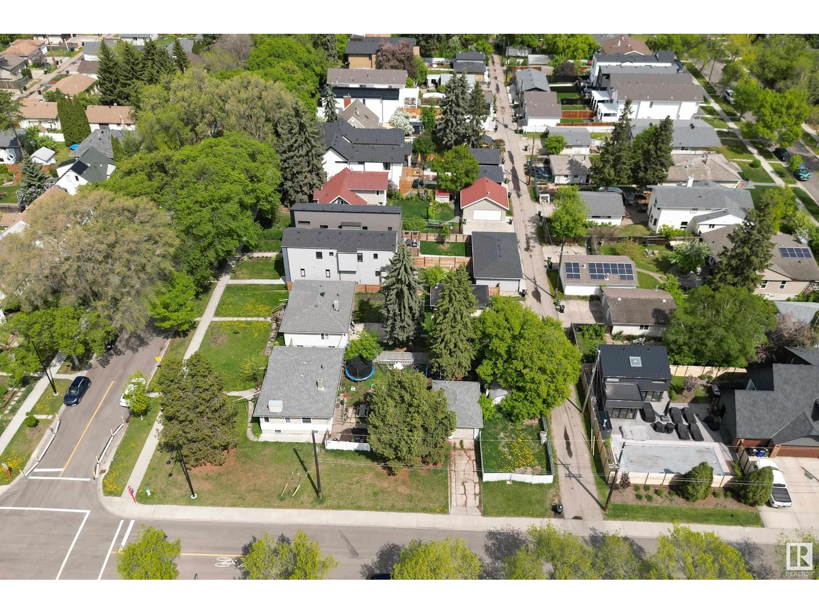 Photo 1 of 10403 10407 144 St Nw, Edmonton AB