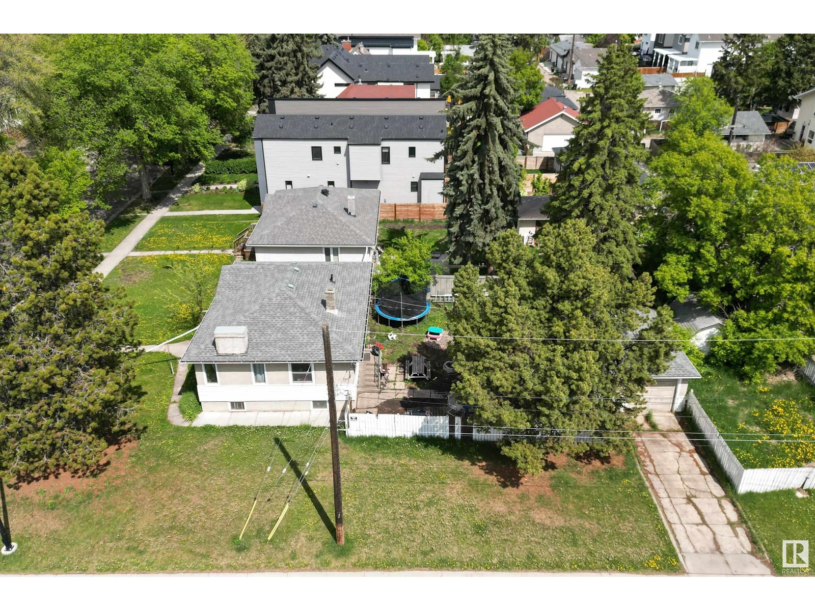 Photo 5 of 10403 10407 144 St Nw, Edmonton AB