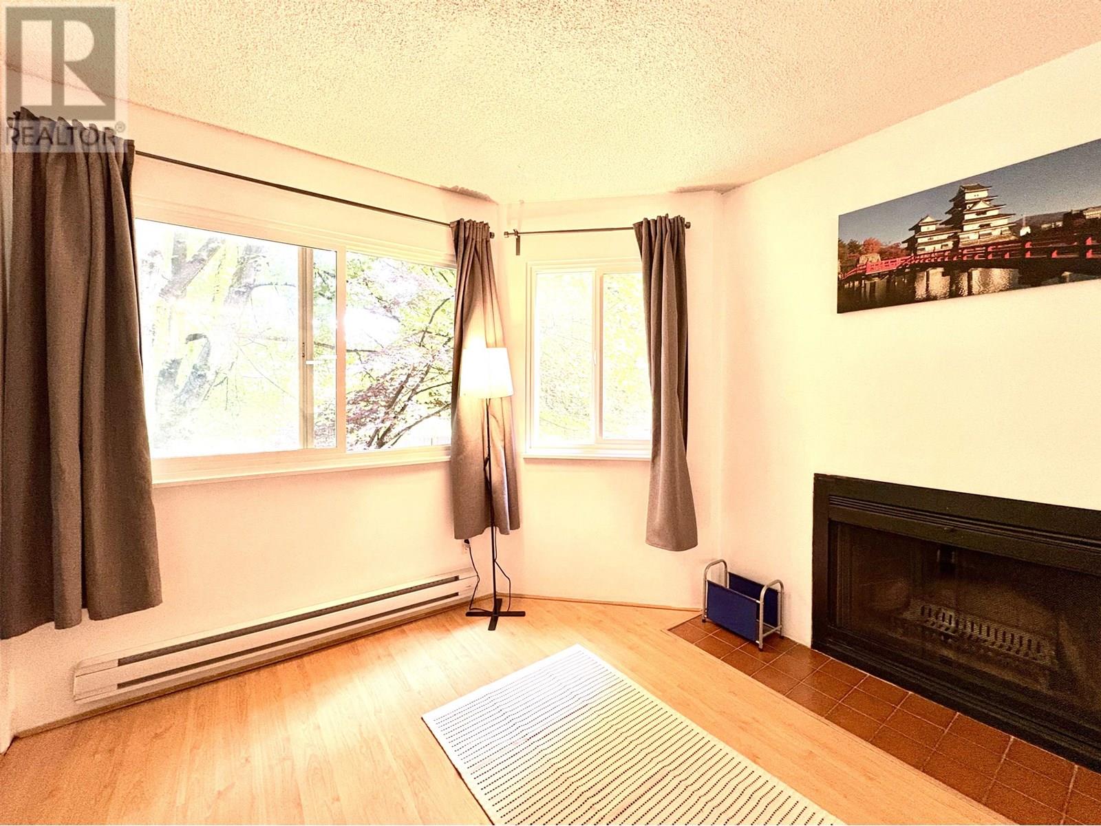 Photo 4 of 312 9880 Manchester Drive, Burnaby BC