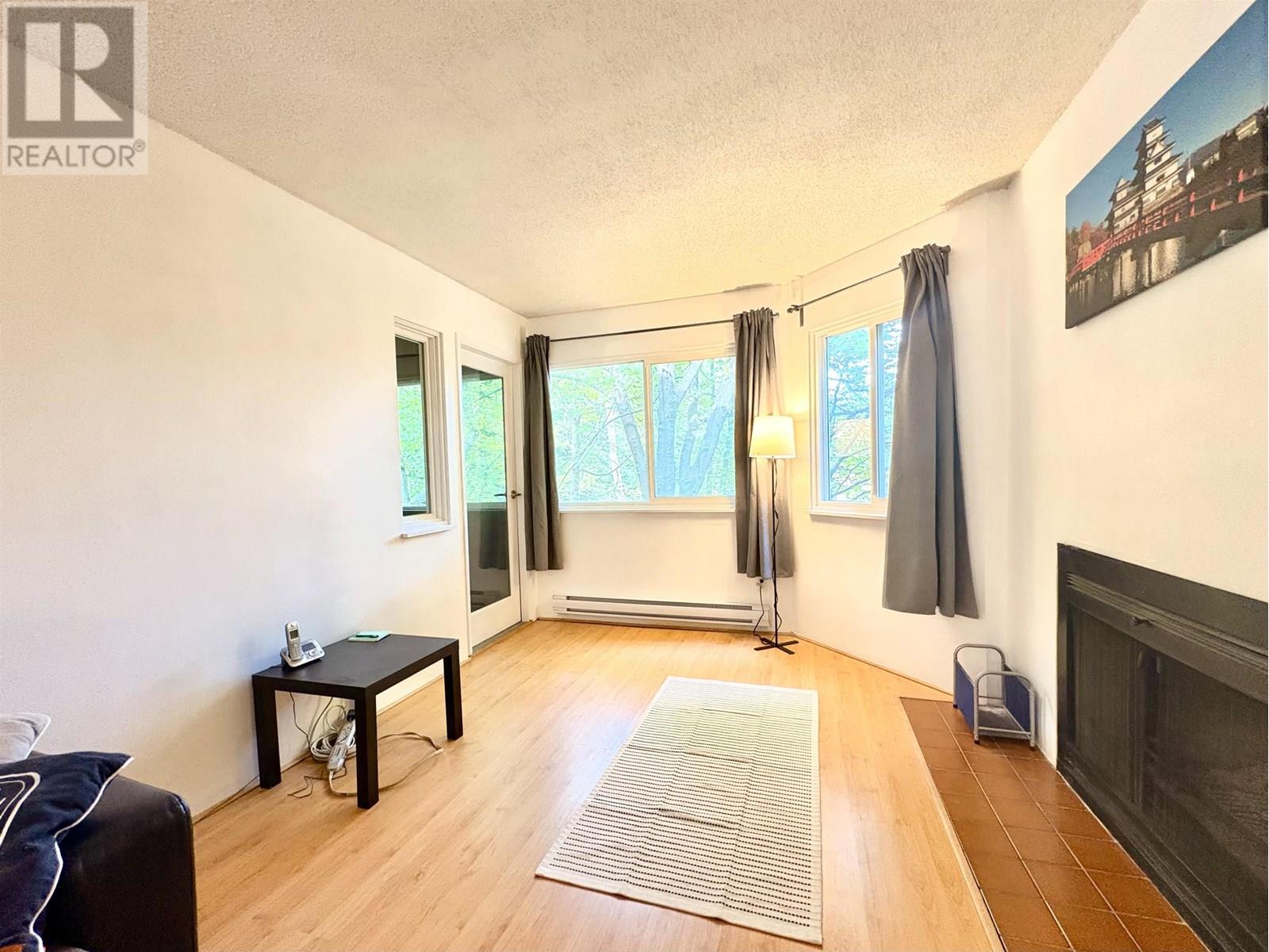 Photo 3 of 312 9880 Manchester Drive, Burnaby BC