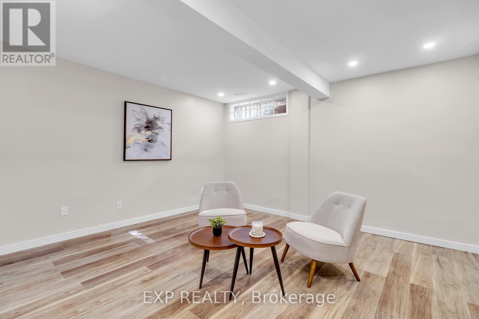 https://ddfcdn.realtor.ca/listing/TS638855819613230000/reb76/highres/7/x12215917_26.jpg