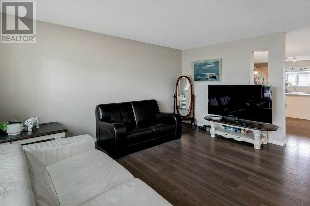 Single Family House for Sale in  Everglen Manor SW Evergreen Calgary 