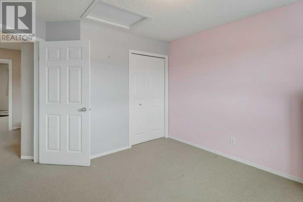 Single Family House for Sale in  Everglen Manor SW Evergreen Calgary 
