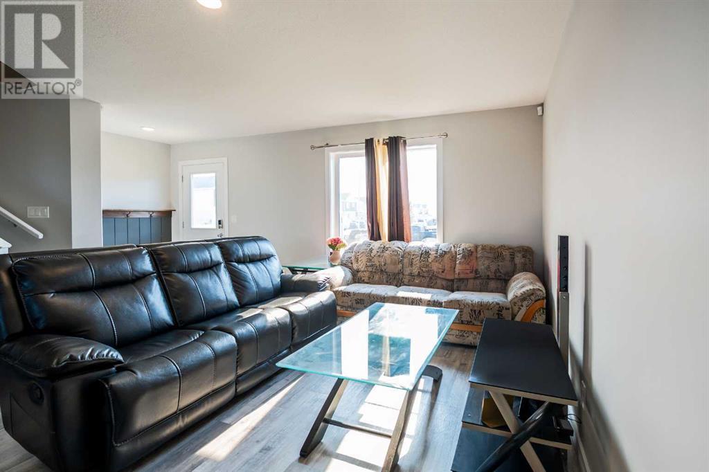 Photo 5 of D 11201 95 Street, Clairmont AB