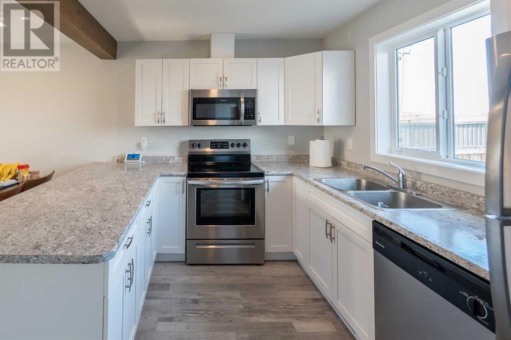 Photo 8 of D 11201 95 Street, Clairmont AB