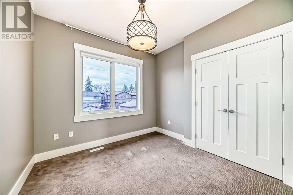 Single Family House for Sale in   Avenue SW North Glenmore Park Calgary 