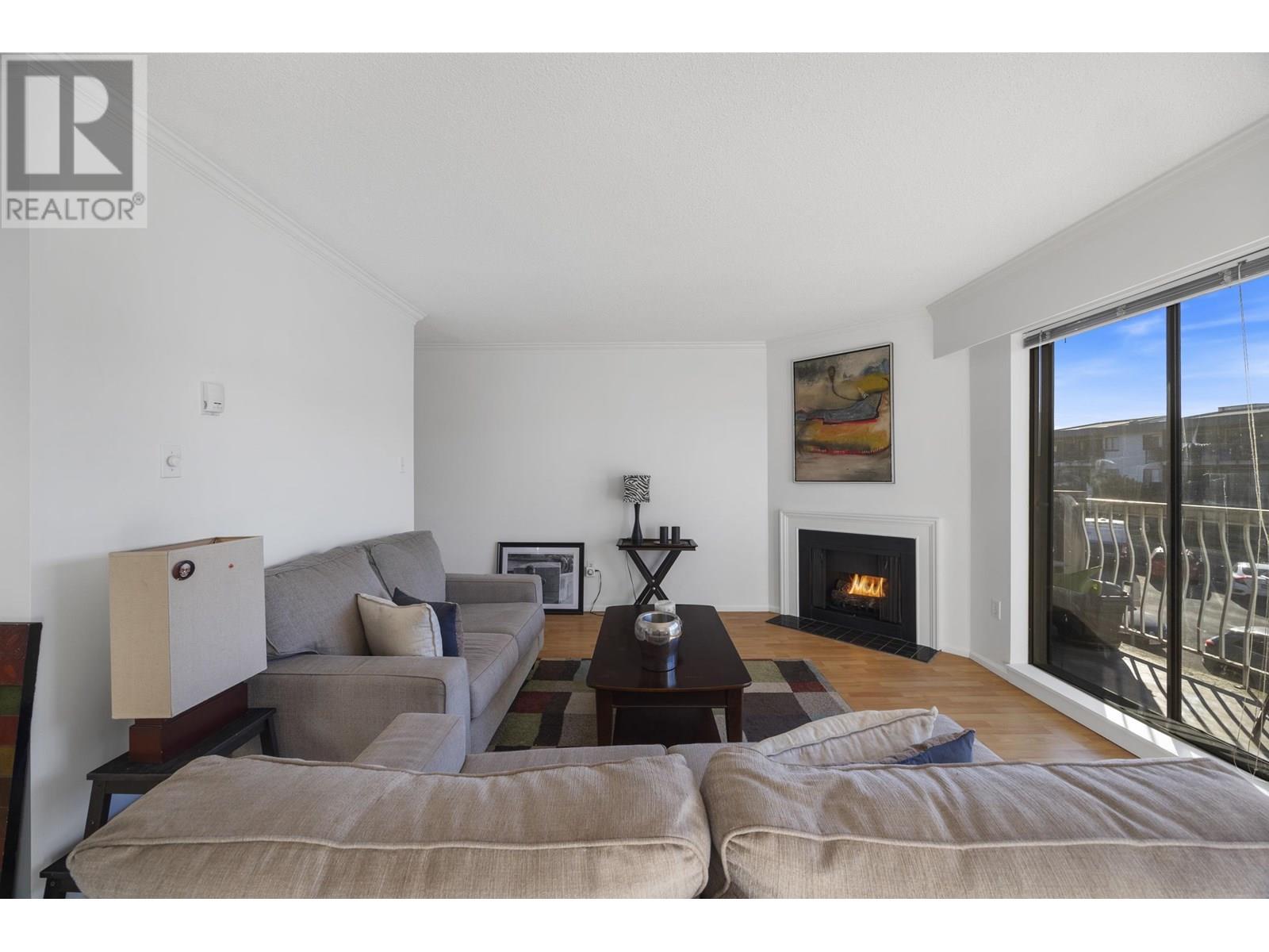 102 264 W 2ND STREET, North Vancouver real estate listing R2960341