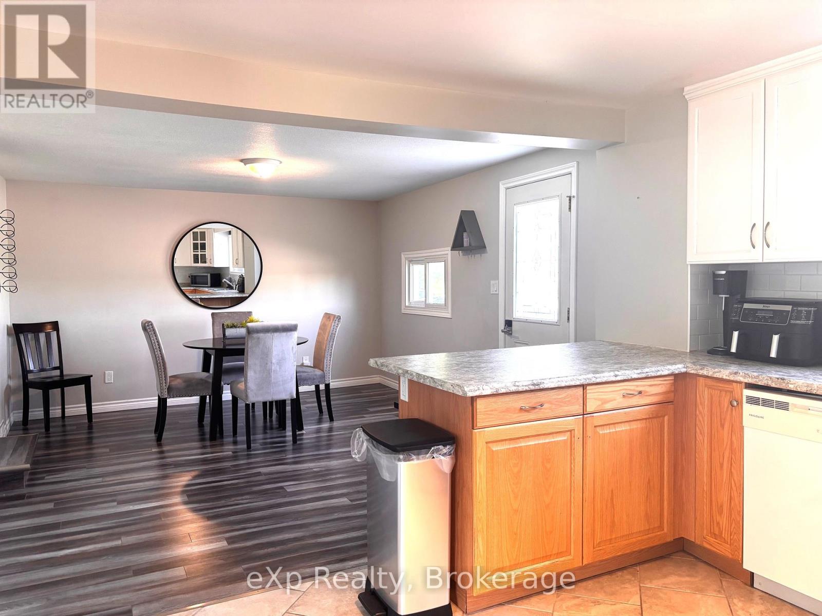 Photo 15 of 254 16th Street, Hanover ON