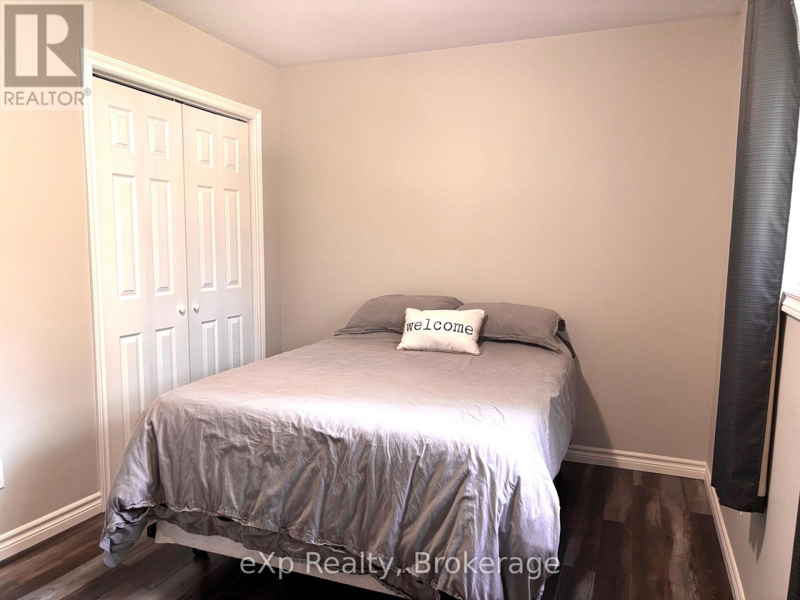 Photo 31 of 254 16th Street, Hanover ON