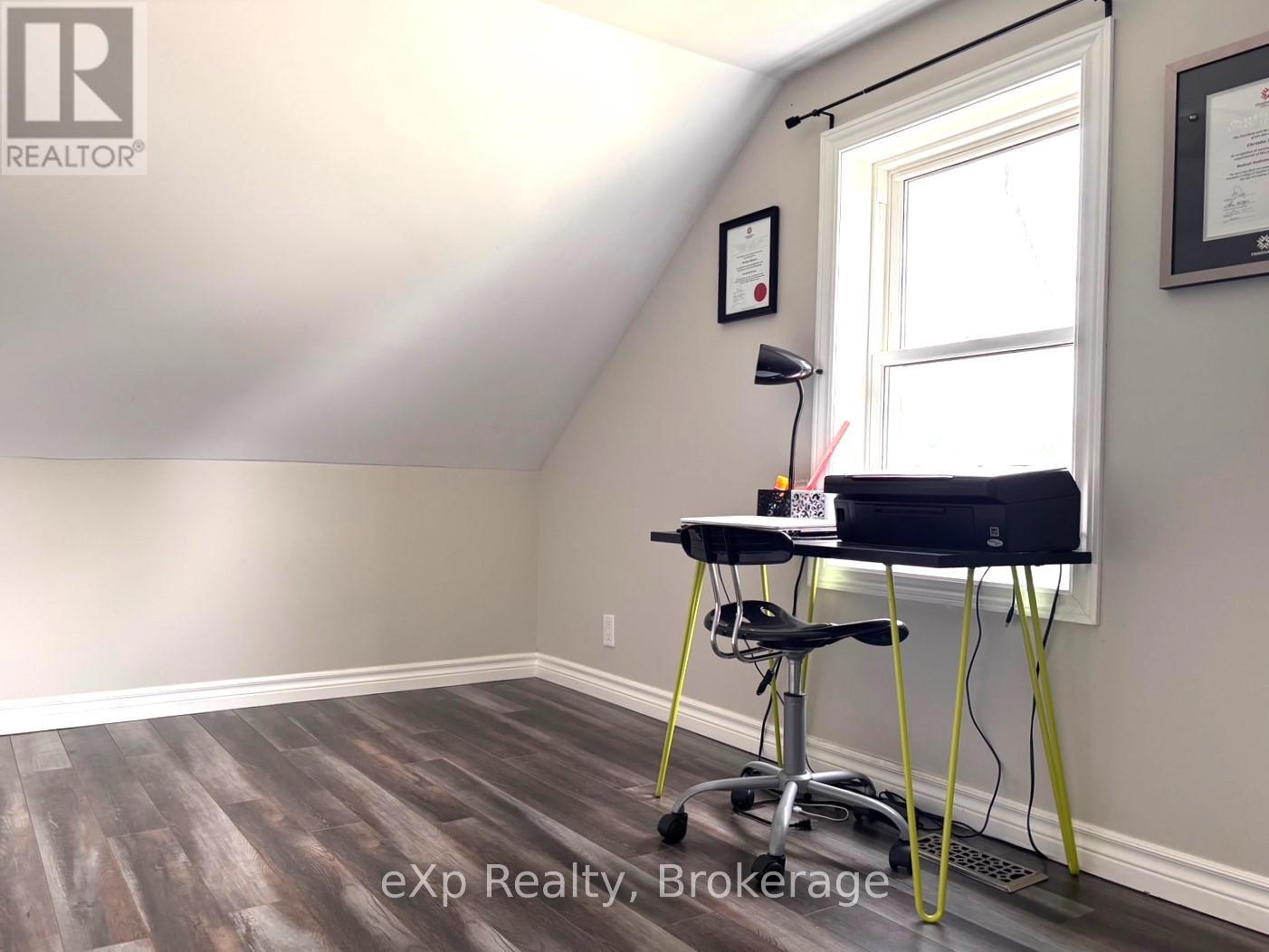 Photo 34 of 254 16th Street, Hanover ON