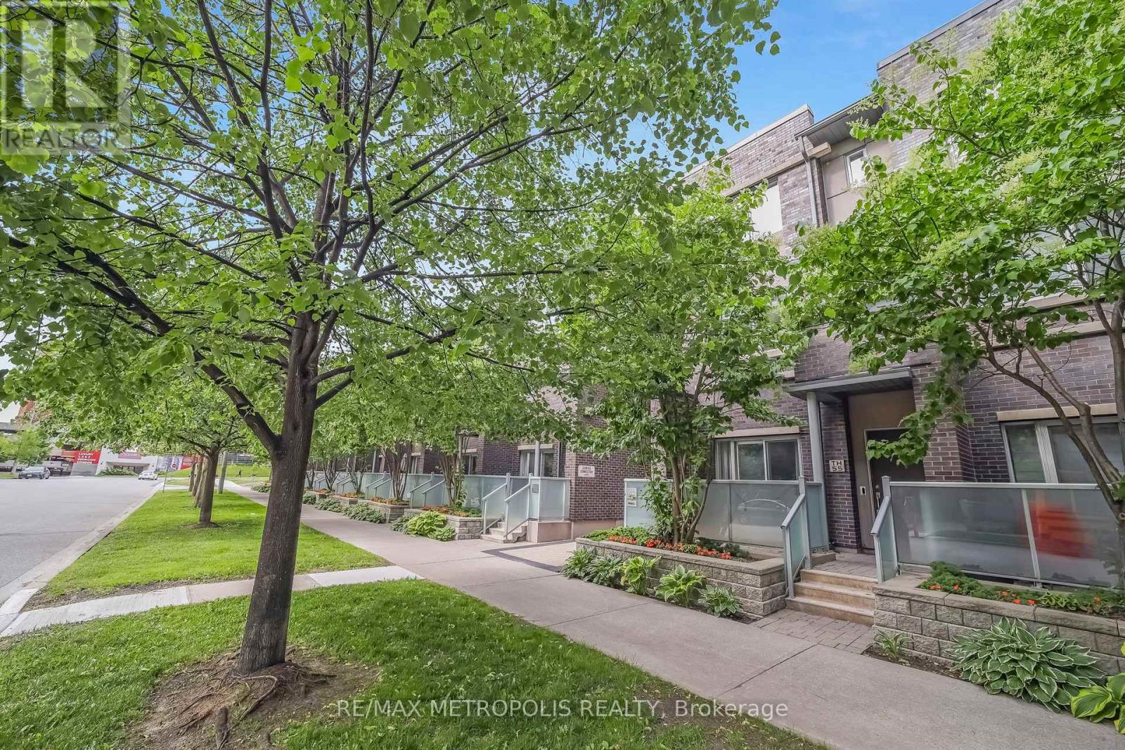 Photo 8 of Th 55 295 Village Green Square, Toronto ON