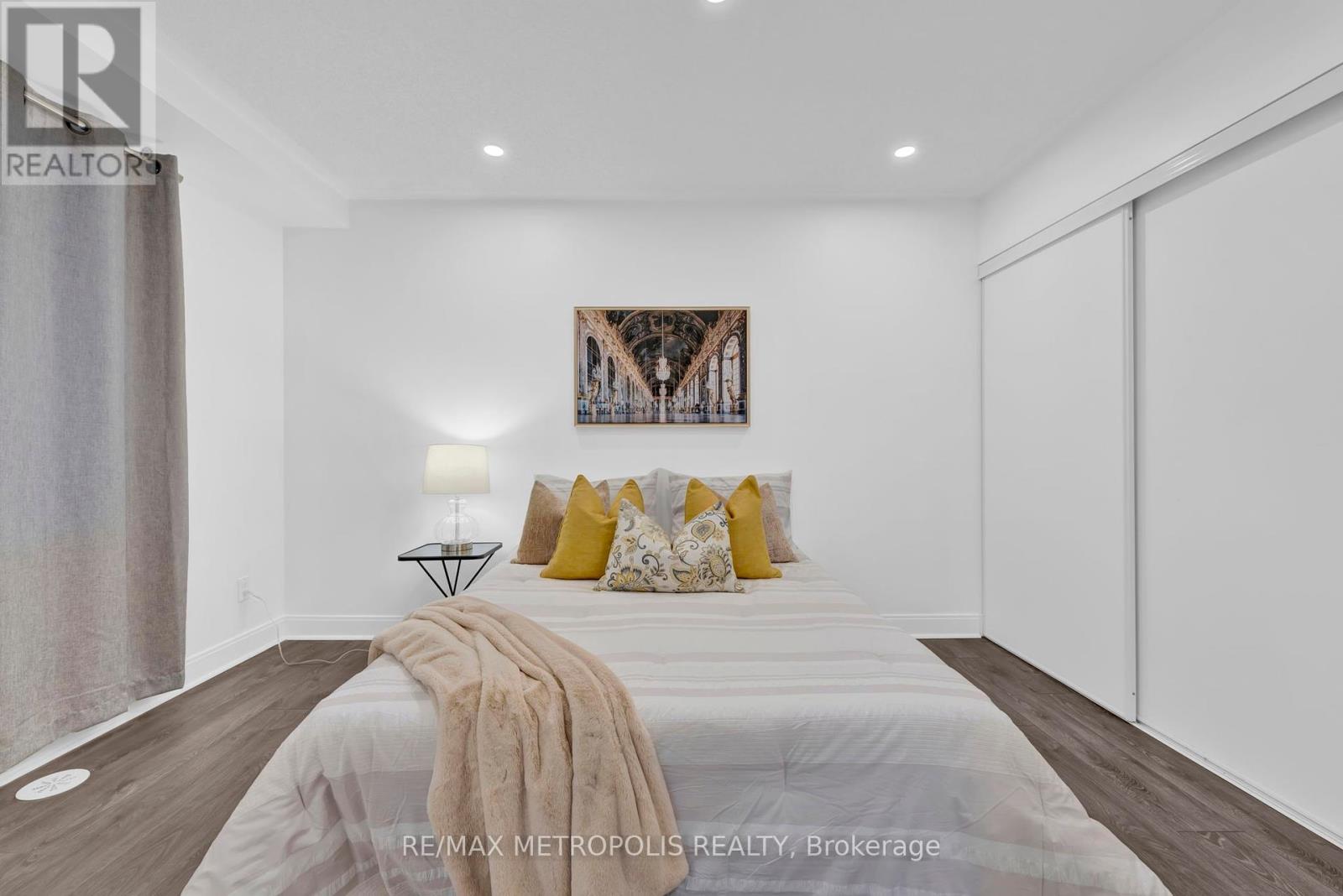 Photo 16 of Th 55 295 Village Green Square, Toronto ON