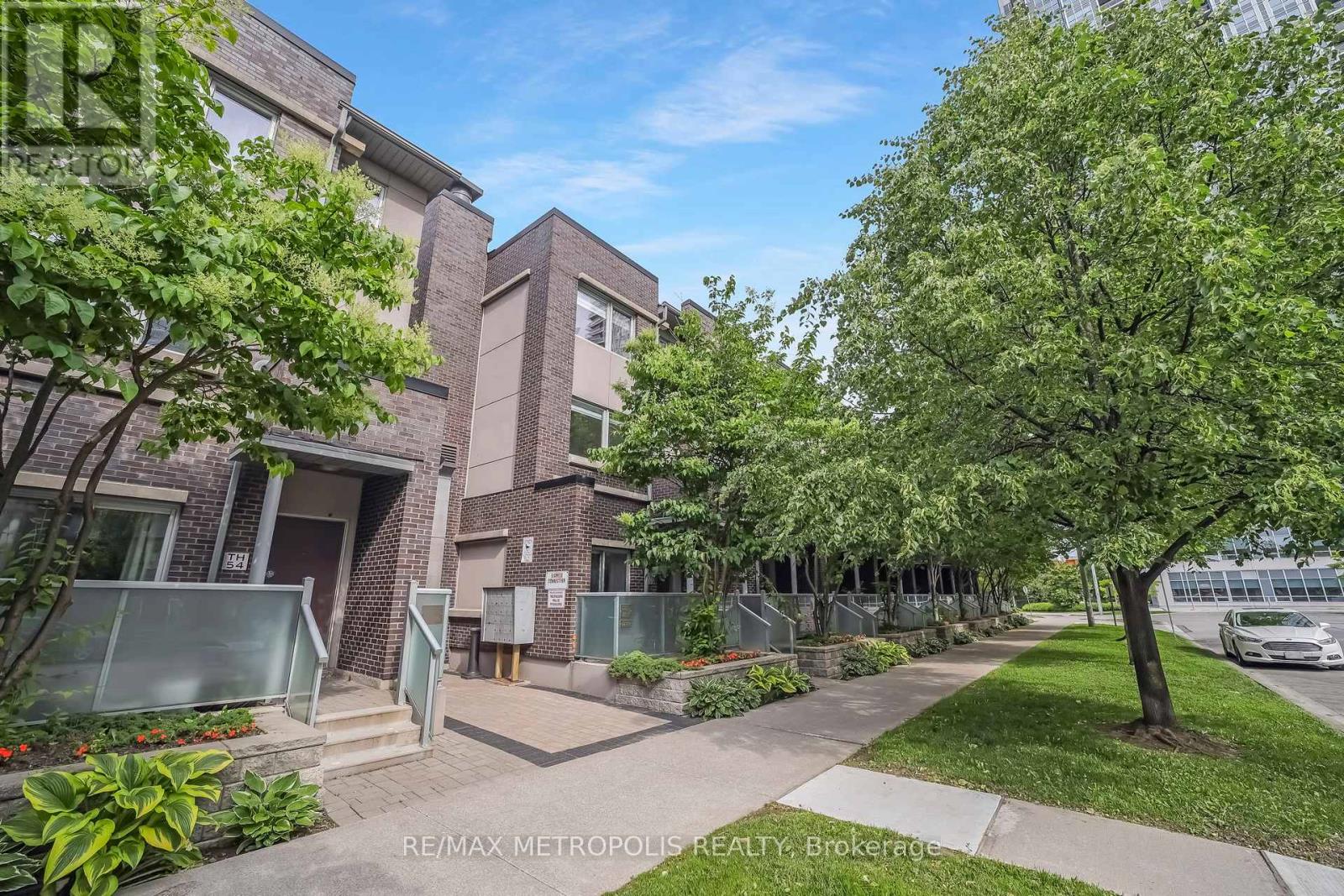 Photo 25 of Th 55 295 Village Green Square, Toronto ON