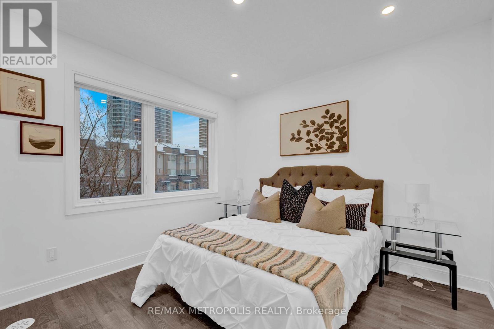 Photo 18 of Th 55 295 Village Green Square, Toronto ON
