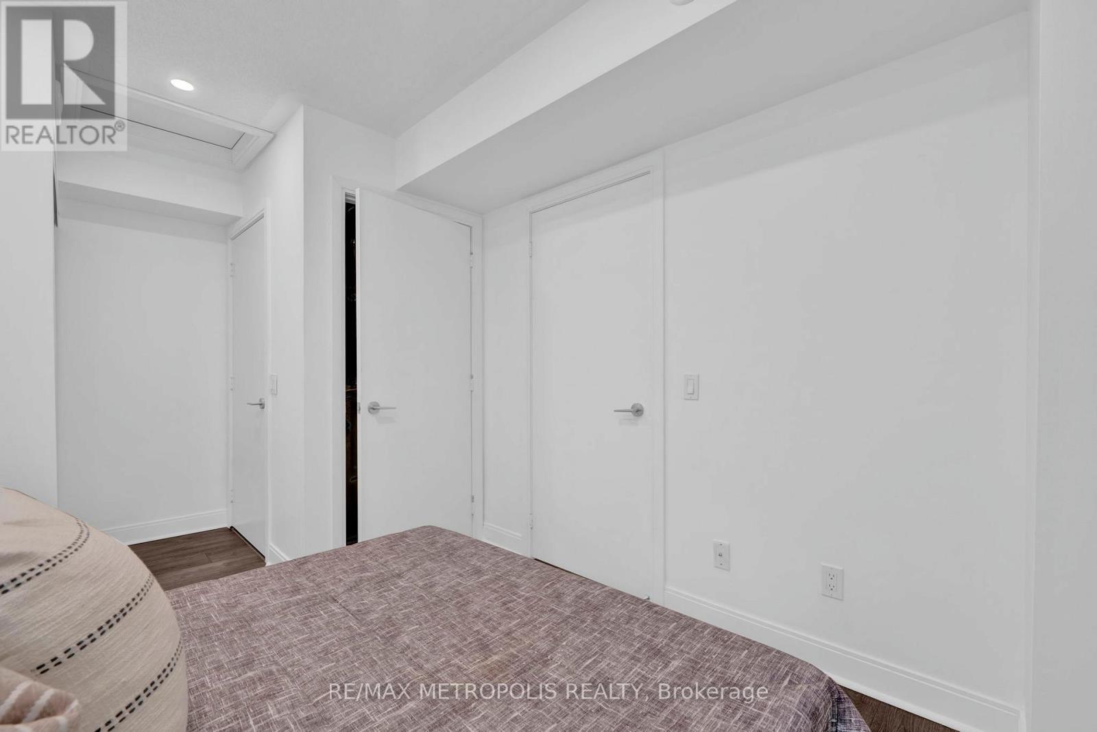 Photo 31 of Th 55 295 Village Green Square, Toronto ON