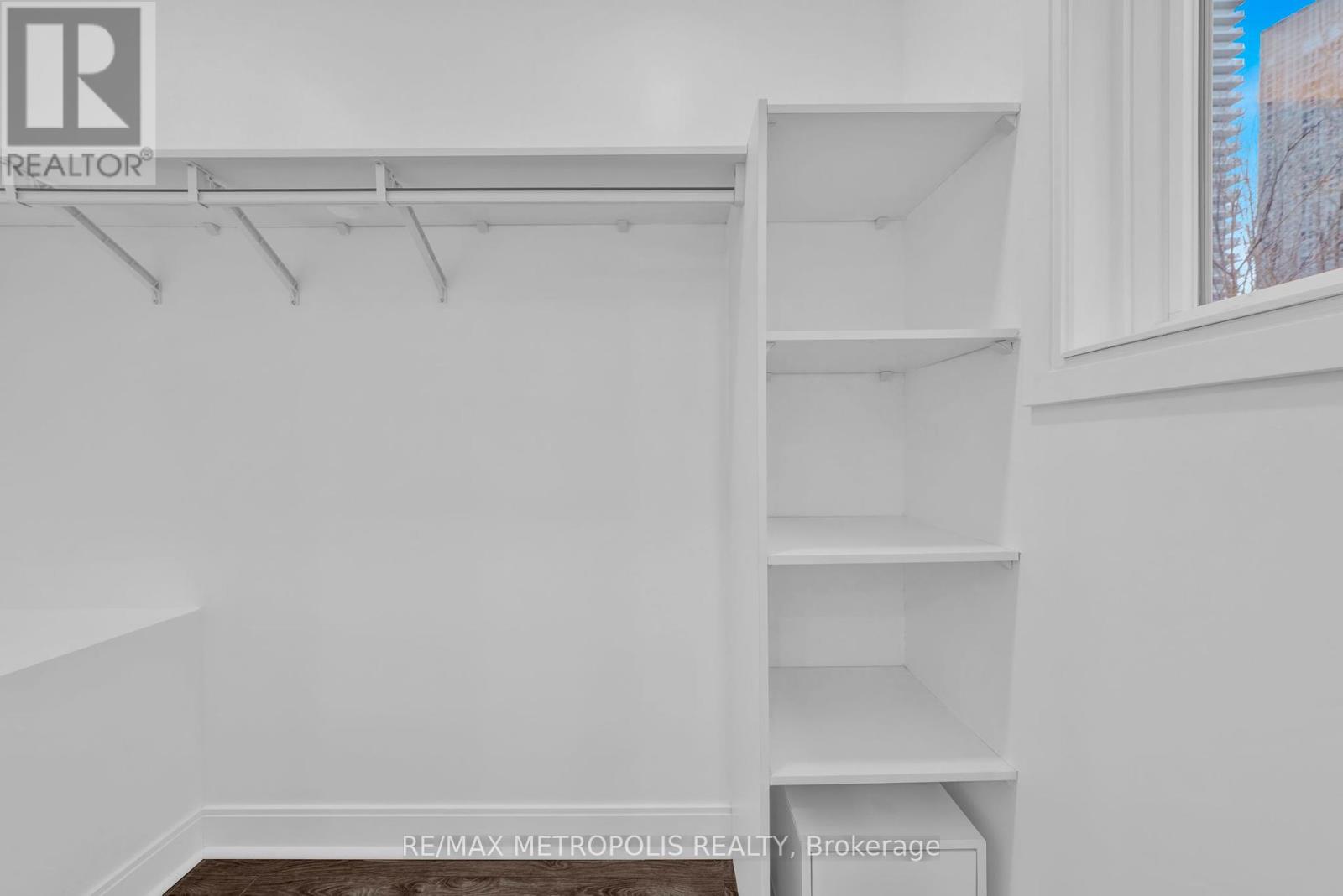 Photo 33 of Th 55 295 Village Green Square, Toronto ON