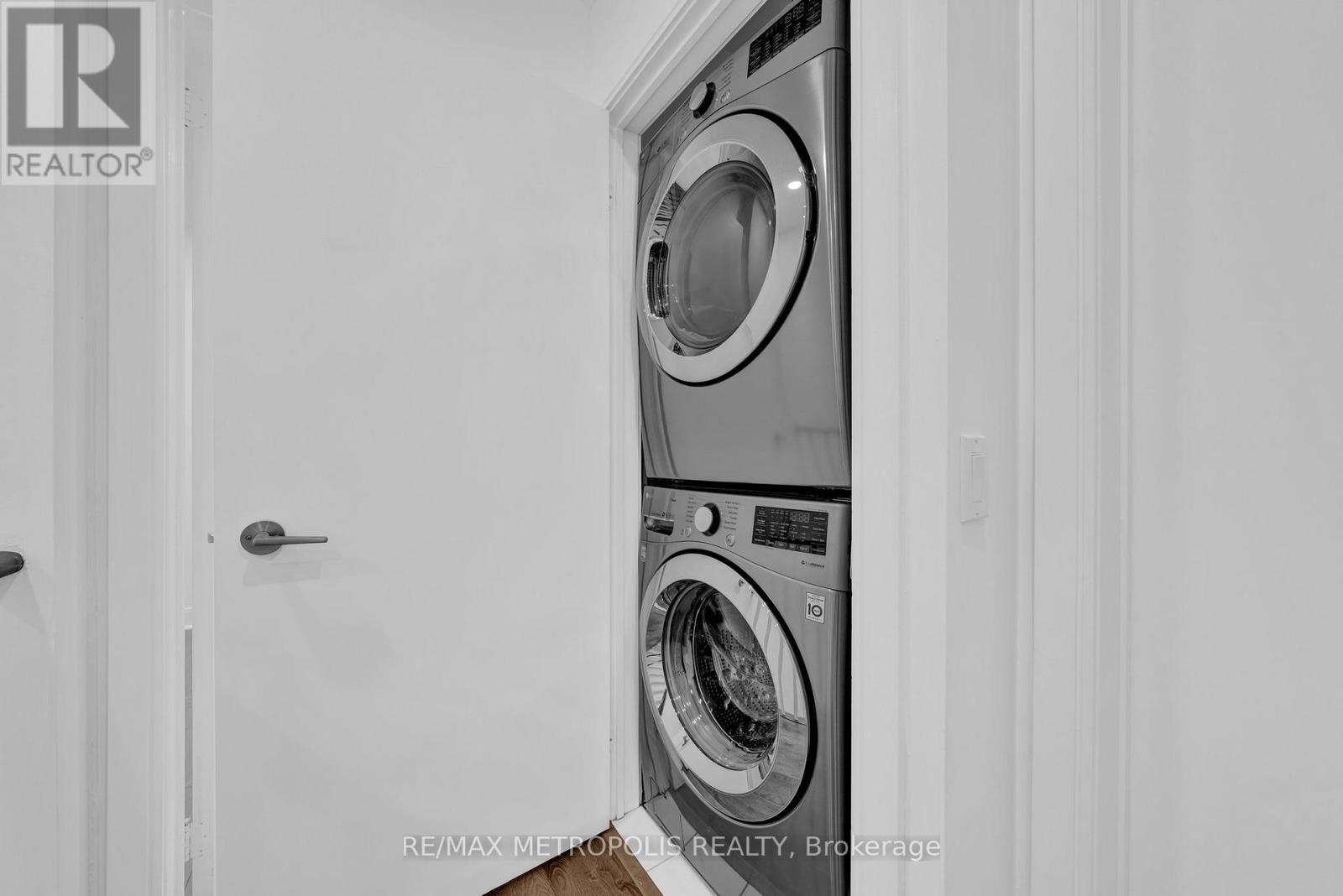 Photo 36 of Th 55 295 Village Green Square, Toronto ON