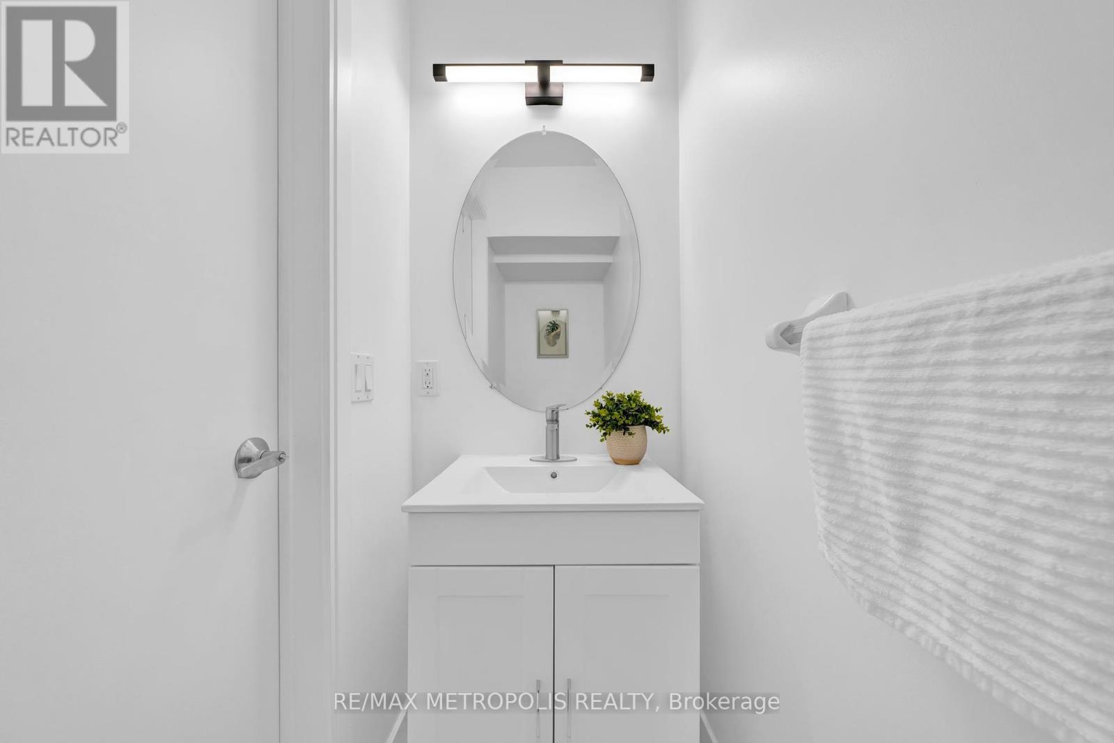 Photo 14 of Th 55 295 Village Green Square, Toronto ON