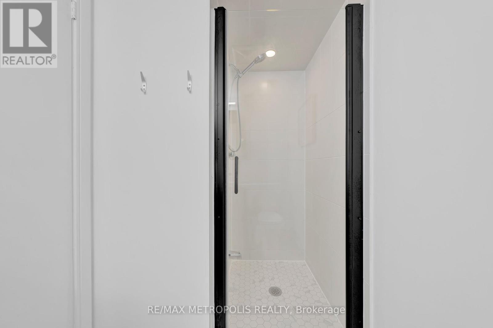 Photo 11 of Th 55 295 Village Green Square, Toronto ON
