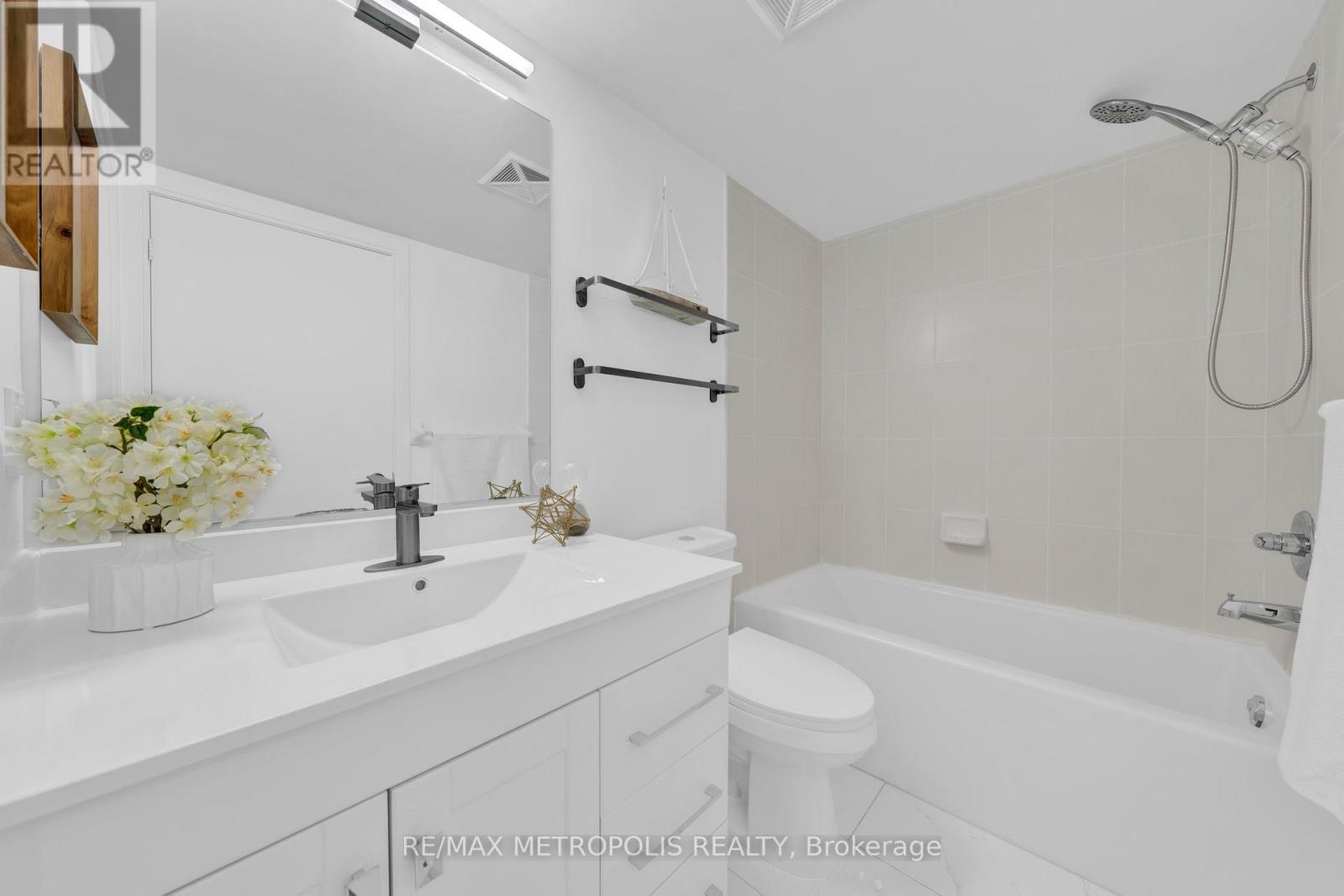 Photo 35 of Th 55 295 Village Green Square, Toronto ON