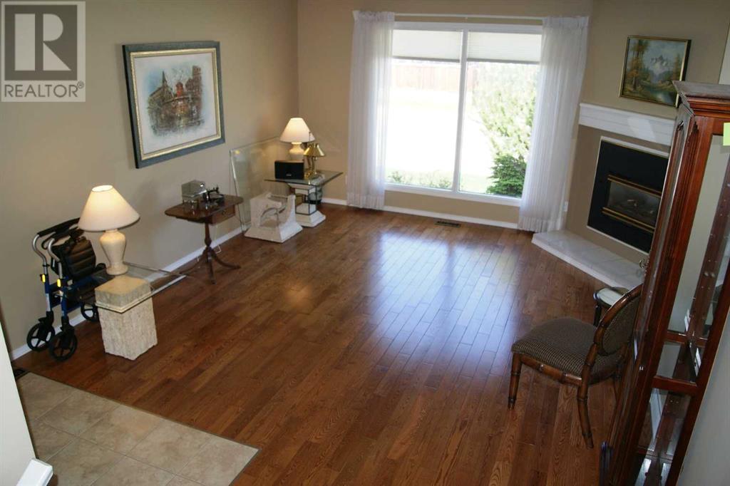 Single Family House 4 Level for Sale in   Avenue SW Cedarbrae Calgary 
