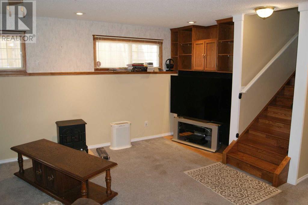 Single Family House 4 Level for Sale in   Avenue SW Cedarbrae Calgary 