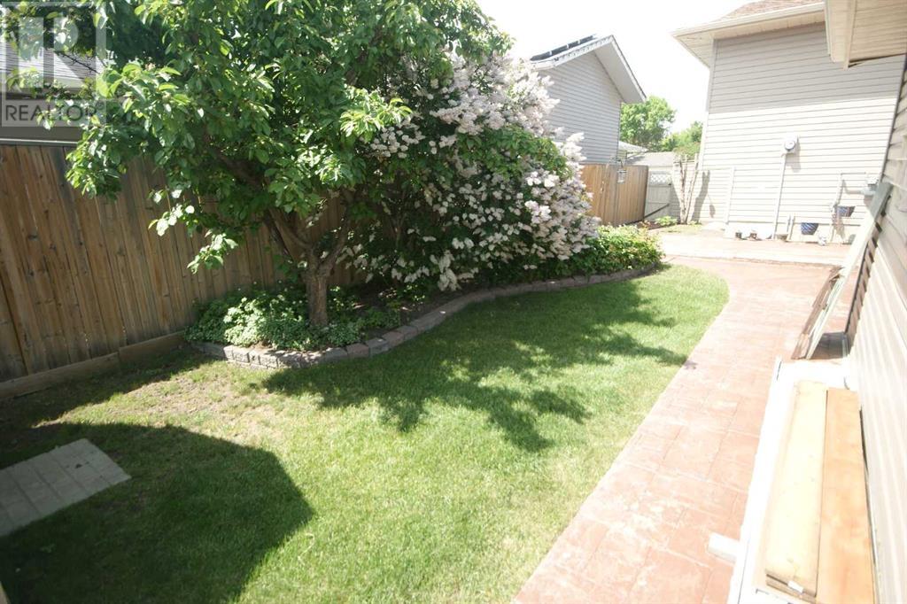 Single Family House 4 Level for Sale in   Avenue SW Cedarbrae Calgary 