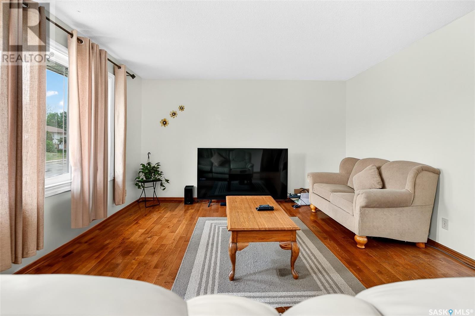 Photo 2 of 1303 Athabasca Street W, Moose Jaw SK