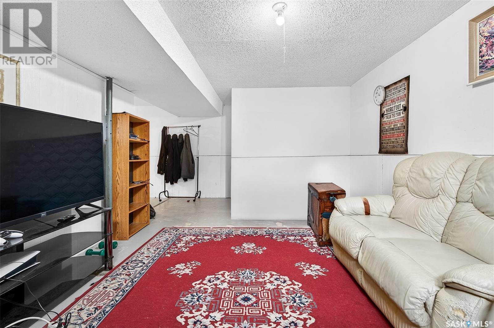 Photo 25 of 1303 Athabasca Street W, Moose Jaw SK