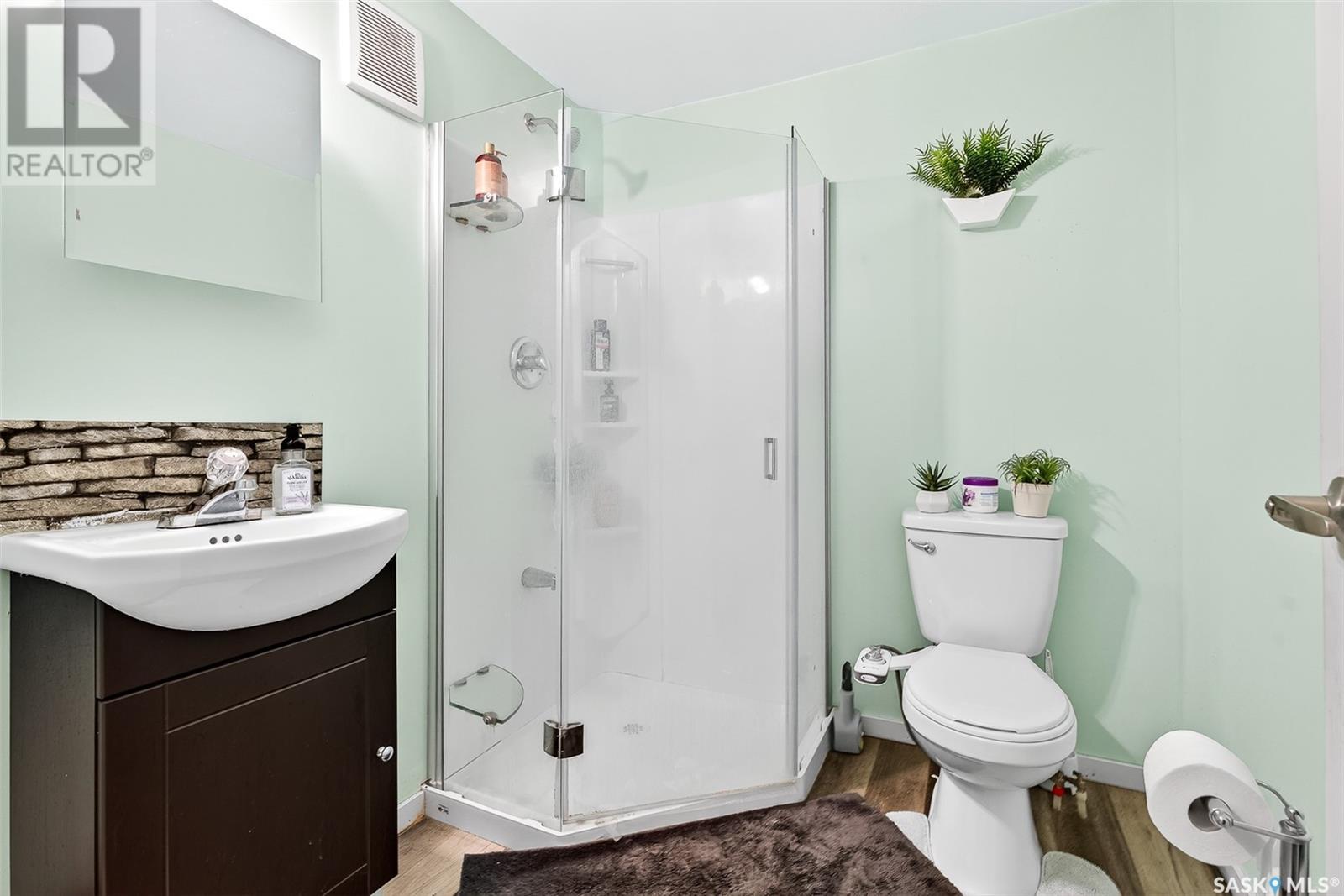 Photo 26 of 1303 Athabasca Street W, Moose Jaw SK