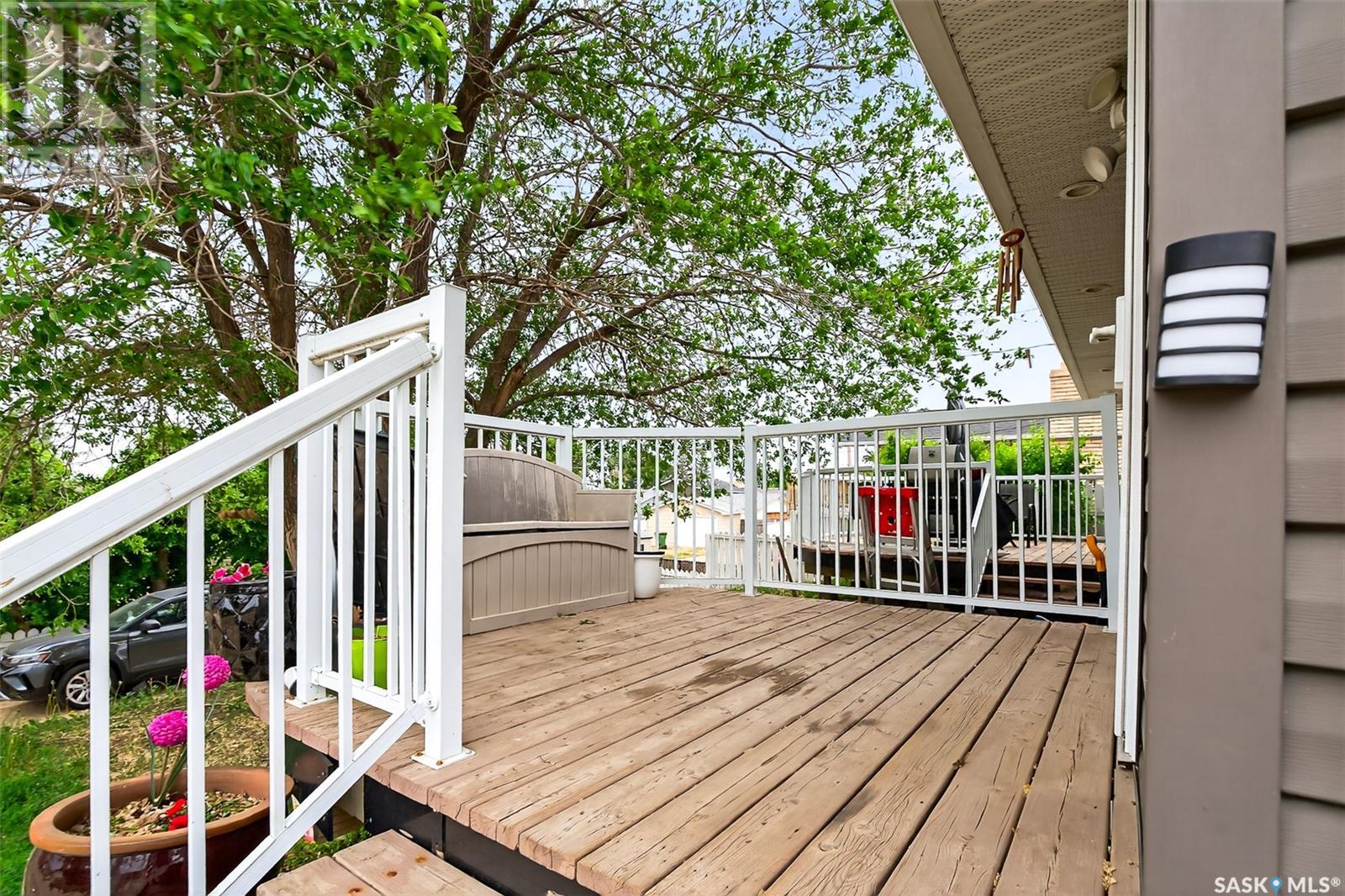 Photo 30 of 1303 Athabasca Street W, Moose Jaw SK