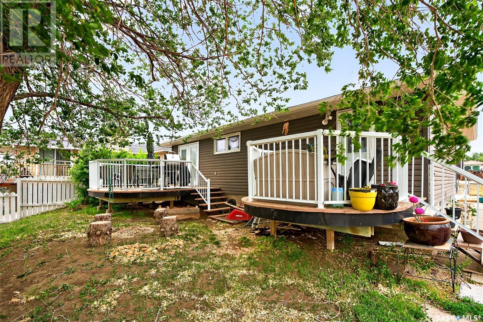 Photo 31 of 1303 Athabasca Street W, Moose Jaw SK