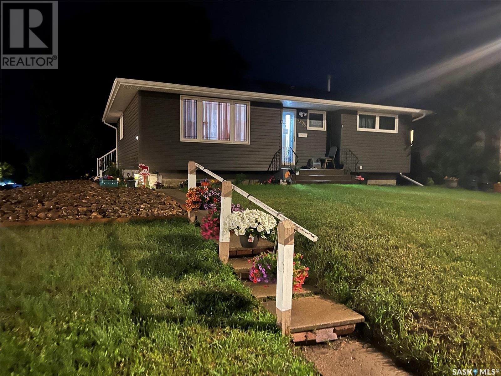 Photo 42 of 1303 Athabasca Street W, Moose Jaw SK