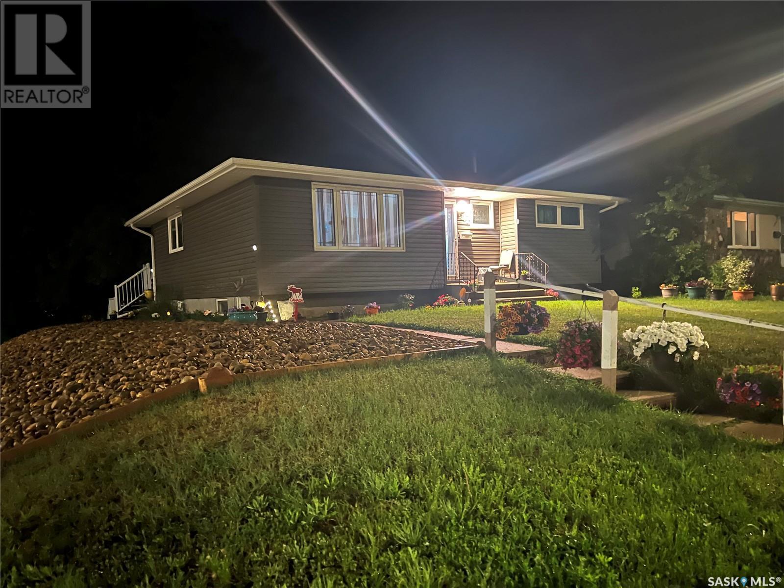 Photo 43 of 1303 Athabasca Street W, Moose Jaw SK