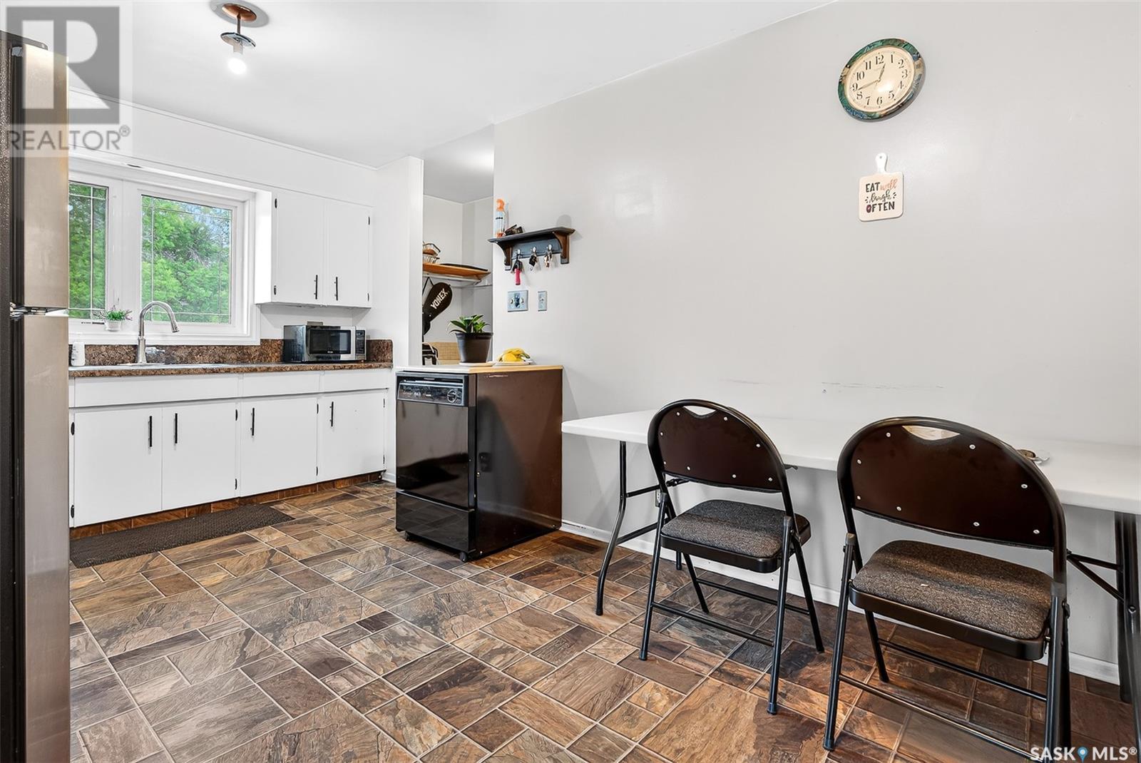 Photo 5 of 1303 Athabasca Street W, Moose Jaw SK