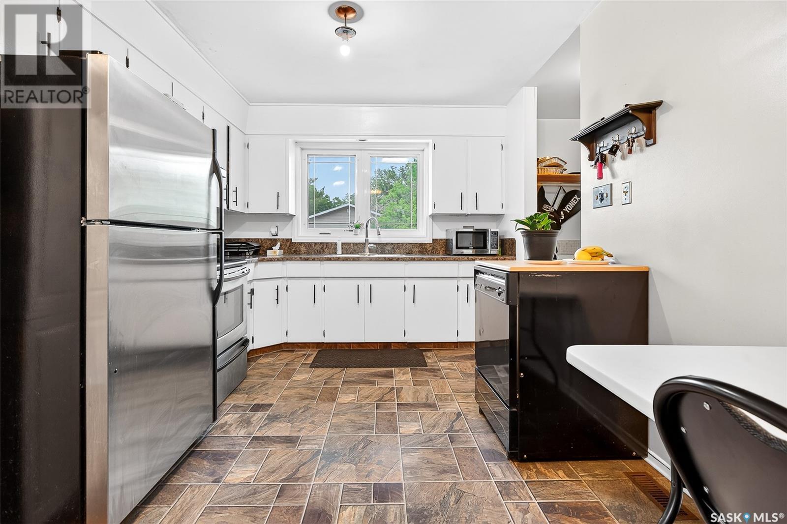 Photo 6 of 1303 Athabasca Street W, Moose Jaw SK
