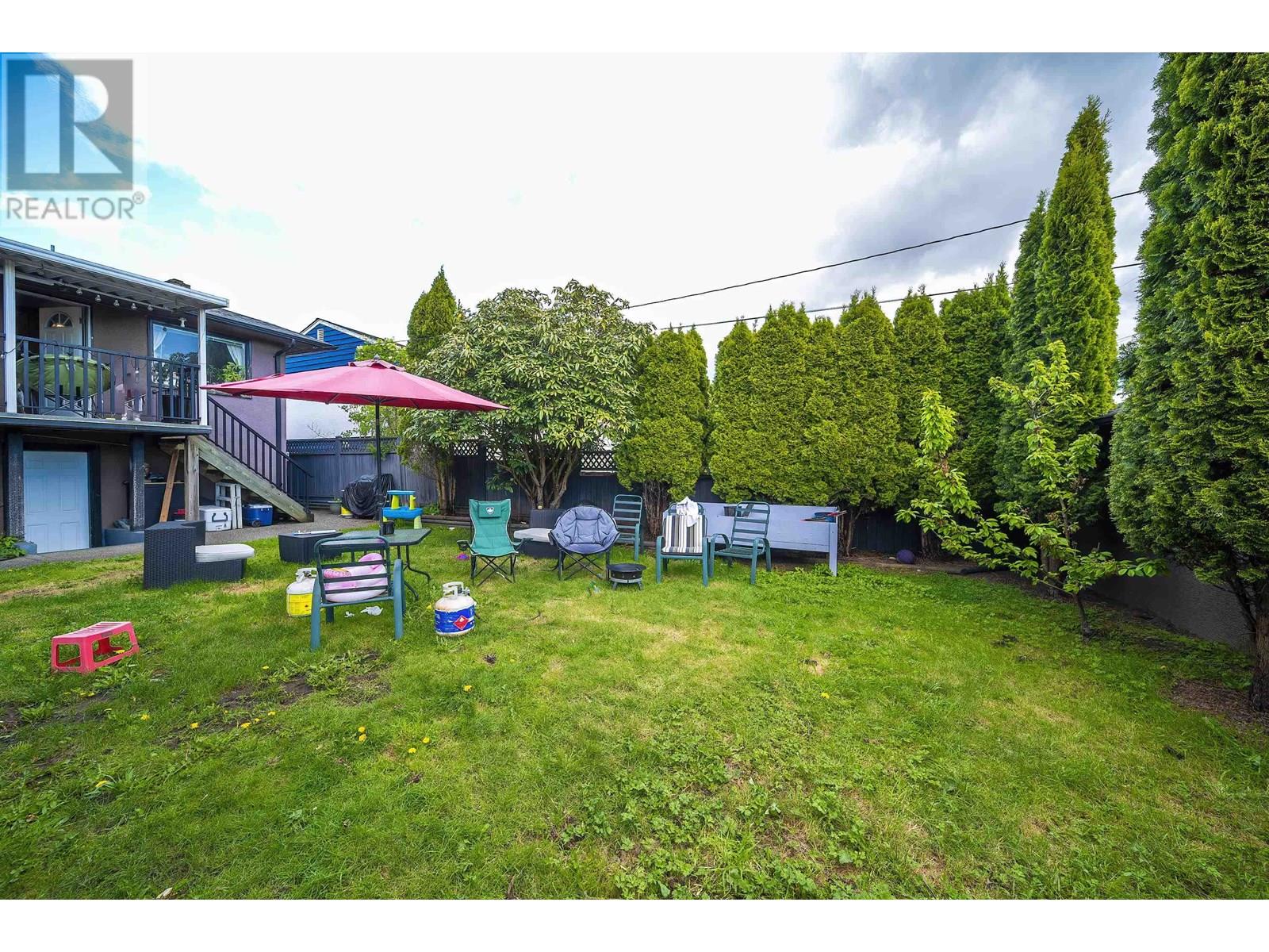 Photo 38 of 4516 Parker Street, Burnaby BC