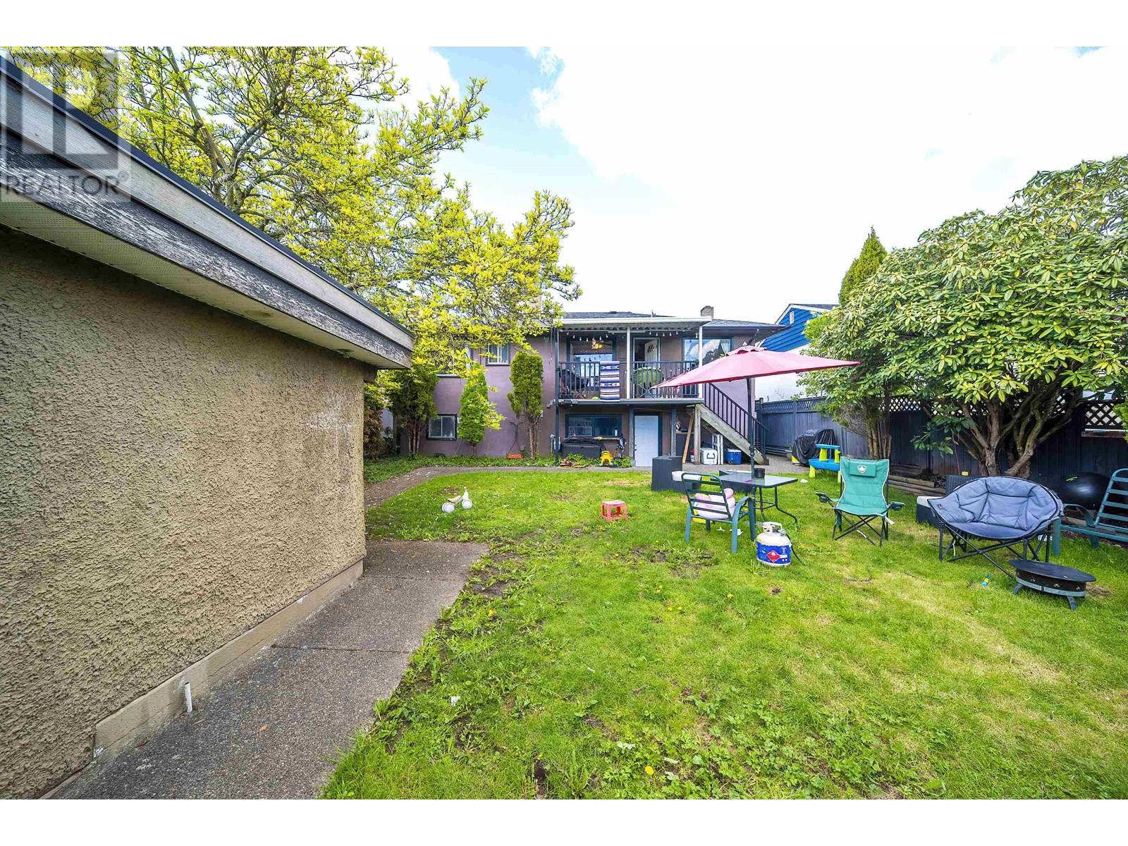 Photo 37 of 4516 Parker Street, Burnaby BC