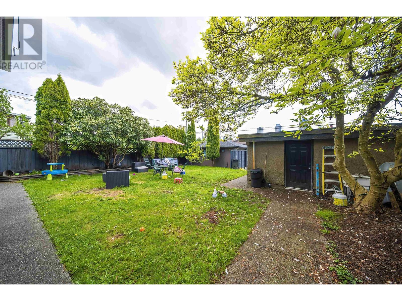 Photo 36 of 4516 Parker Street, Burnaby BC