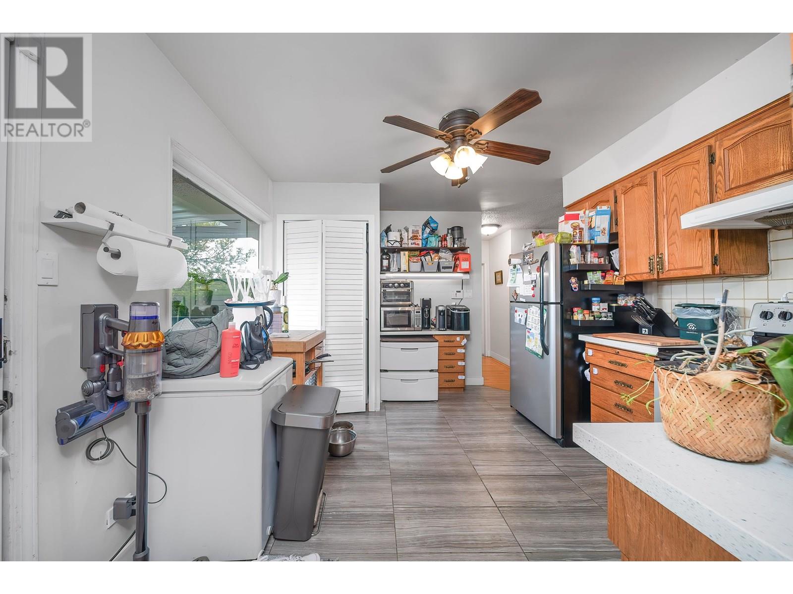 Photo 9 of 4516 Parker Street, Burnaby BC