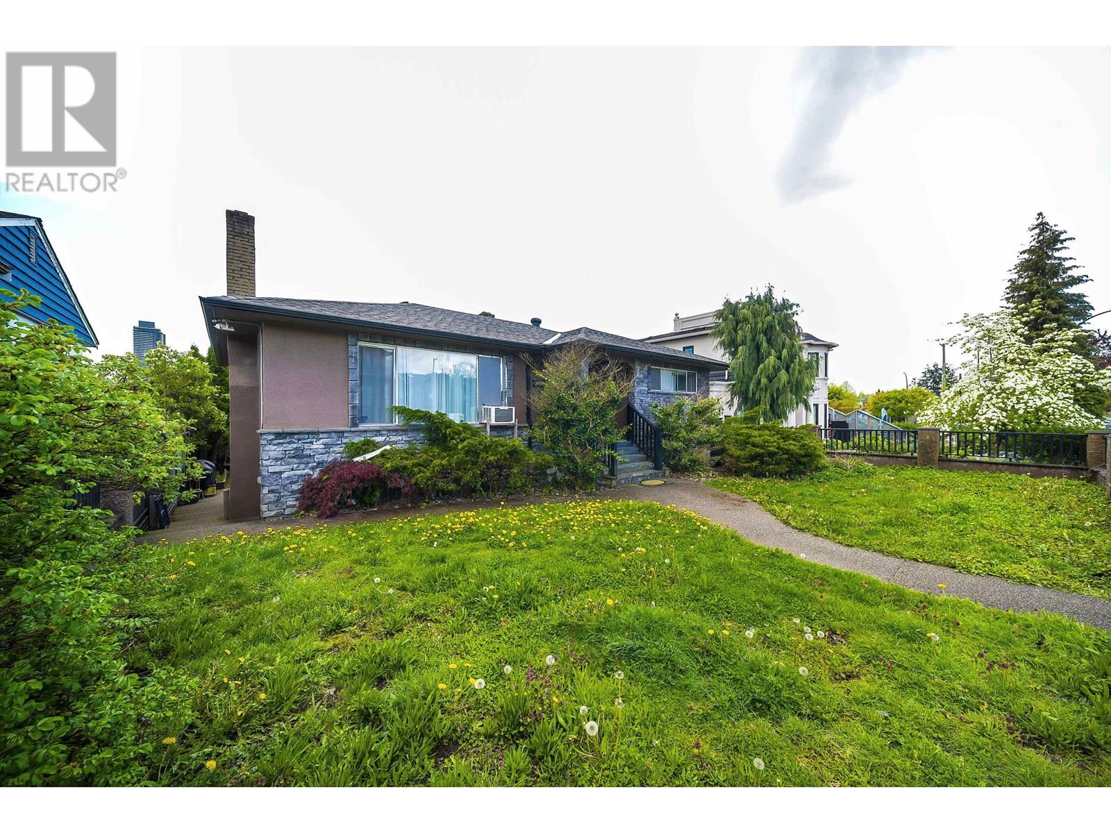 Photo 32 of 4516 Parker Street, Burnaby BC