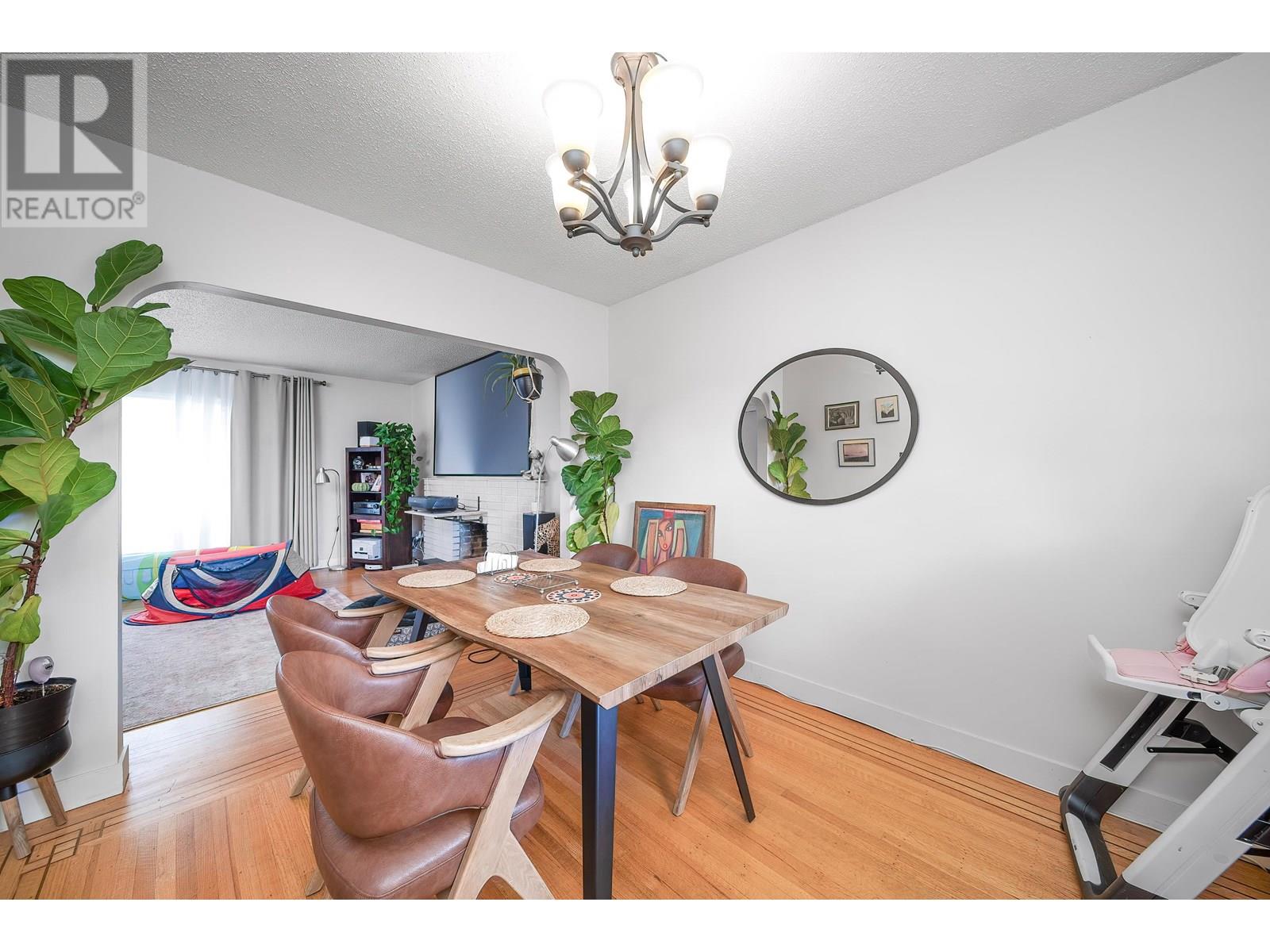 Photo 8 of 4516 Parker Street, Burnaby BC