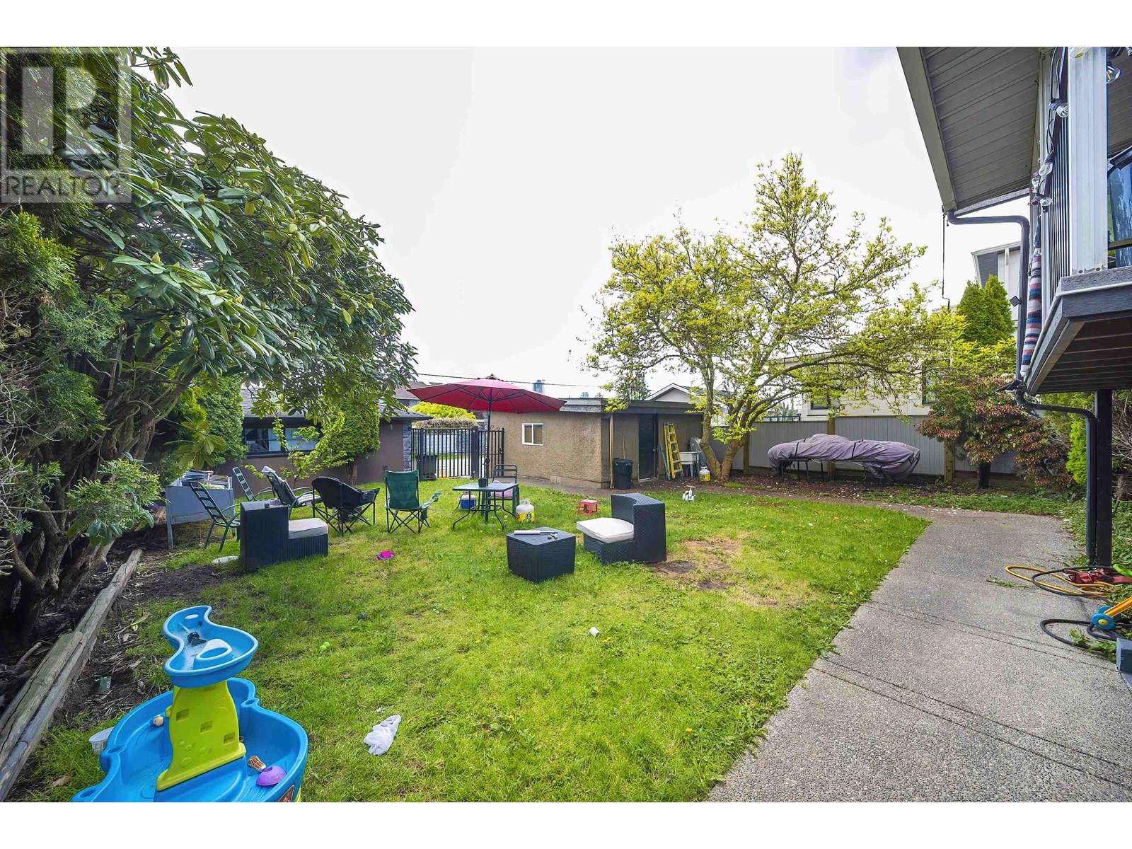 Photo 34 of 4516 Parker Street, Burnaby BC
