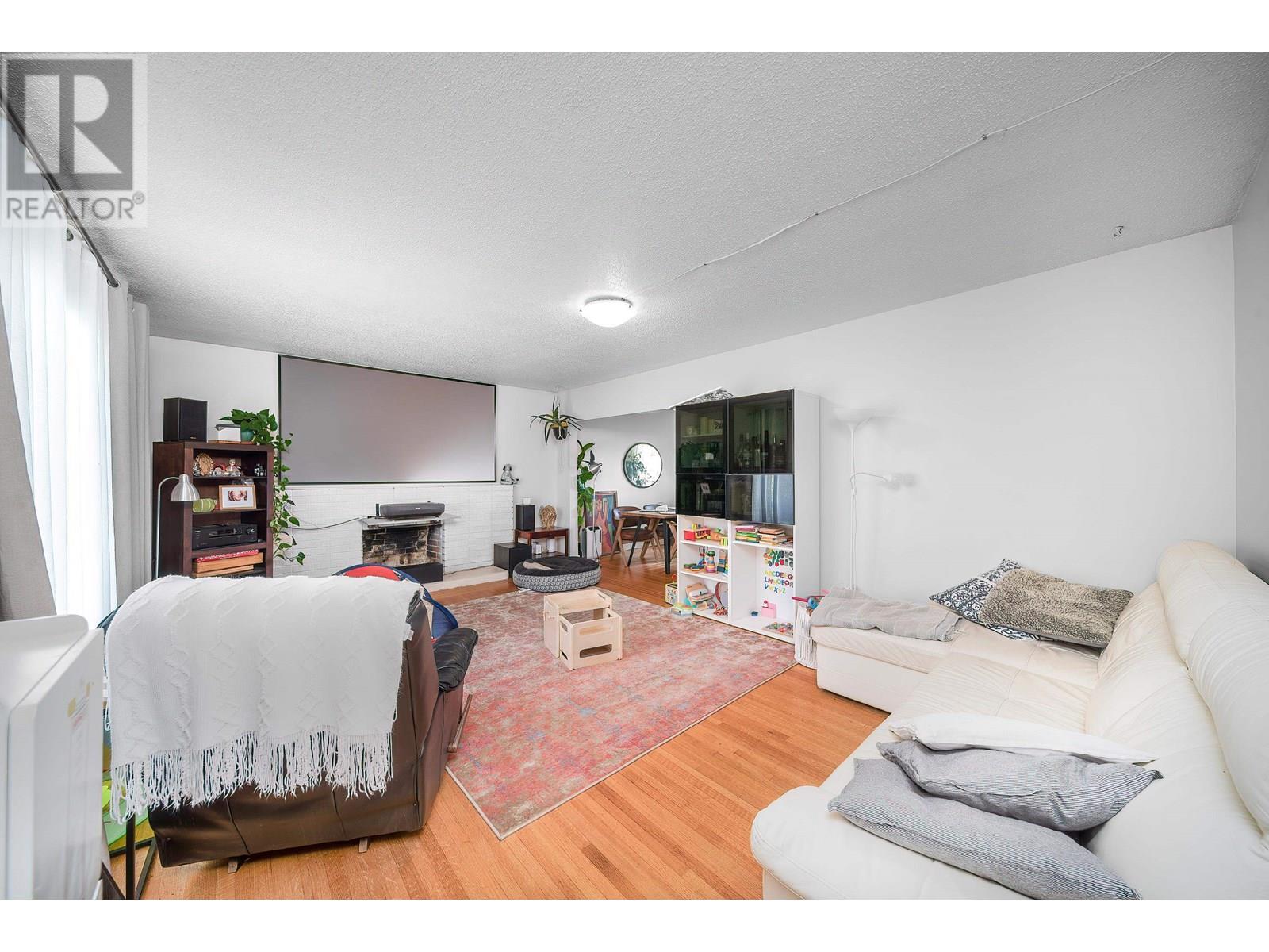 Photo 2 of 4516 Parker Street, Burnaby BC