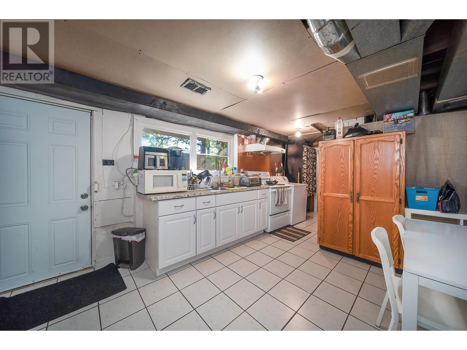Photo 17 of 4516 Parker Street, Burnaby BC